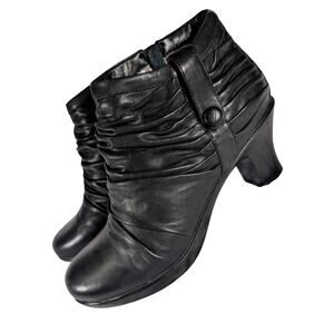NWOT! DANSKO! BLACK GENUINE LEATHER SCRUNCHY, BUTTON & STRAP ANKLE BOOTS! 10.5M